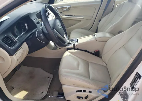 2015 Volvo S60 Premier из США, поврежденный, VIN YV140MFB4F1306892